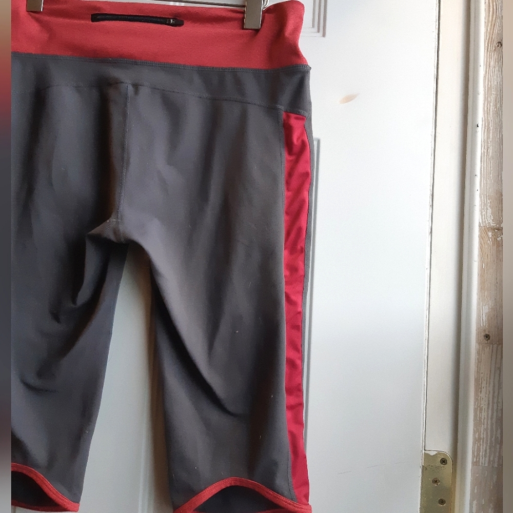 Fabletics Capris - Picture 4 of 10